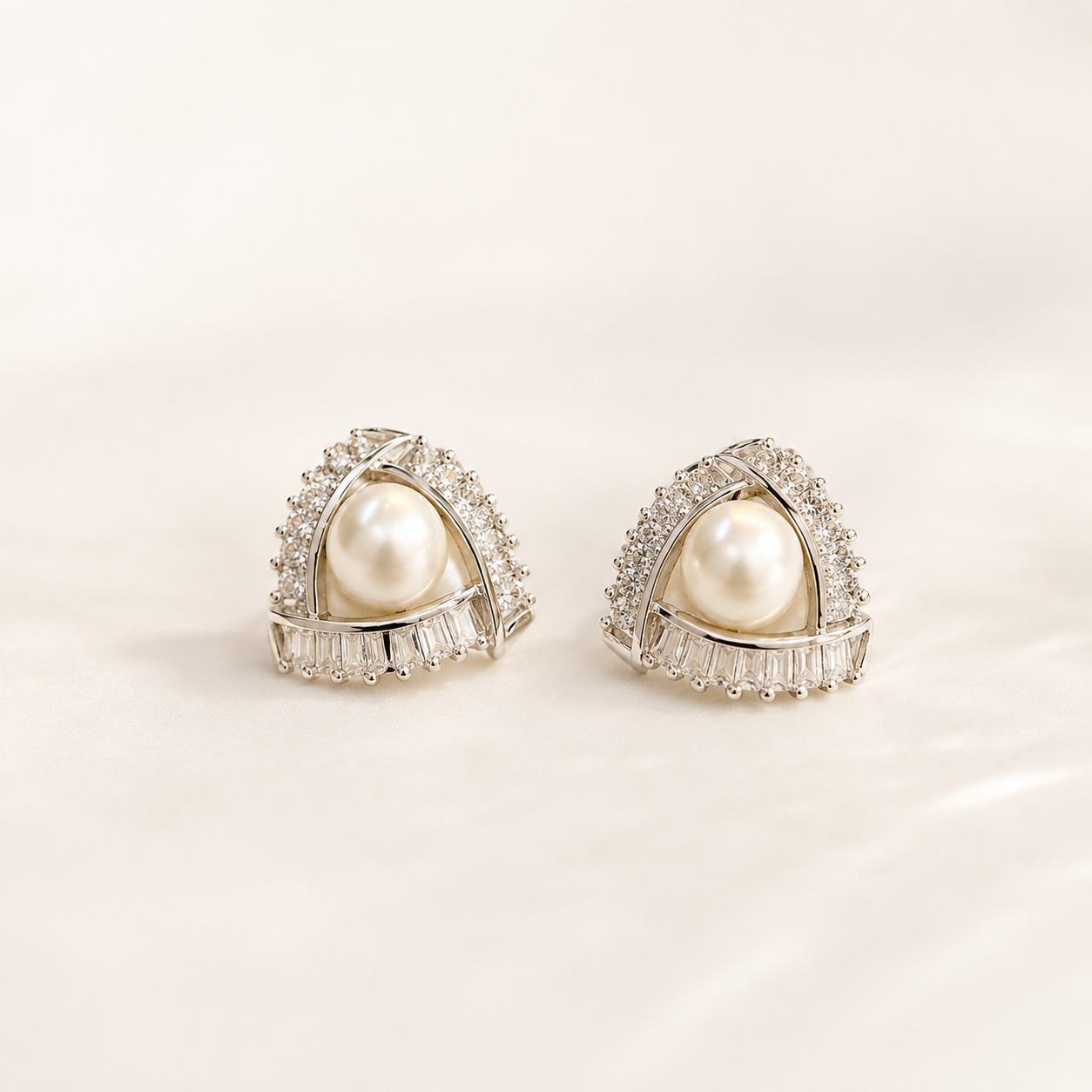 Aura Pearl Silver Earrings